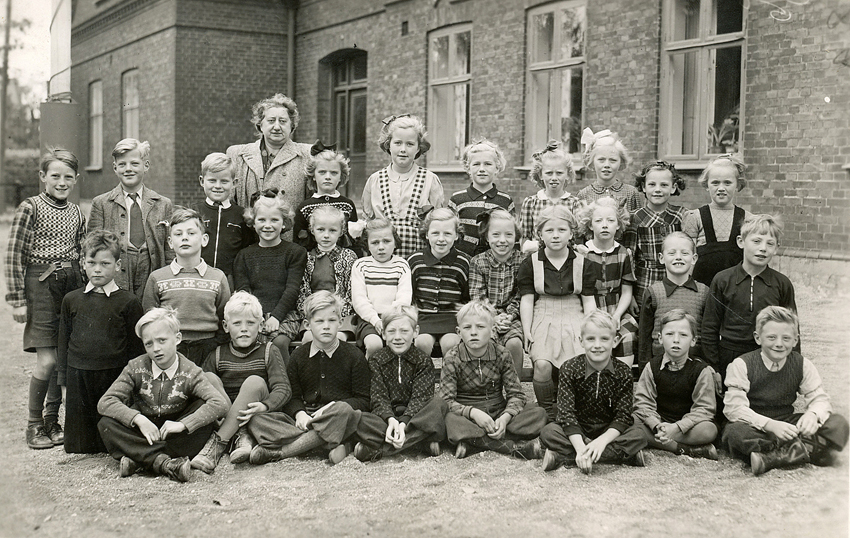 Школа 1946 год. Школа 1946. Школа 1946 е года. Фото школы 1946 года. Лагерь Моховы горы 1946 учителя.
